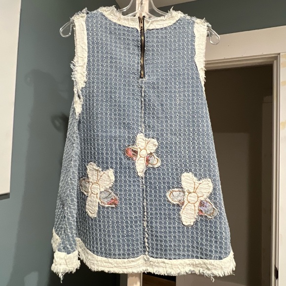 Floral Embroidered Blue Sleeveless Top - Picture 4 of 4